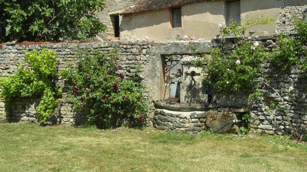 Chatel De Bierre Sigy-le-Châtel Exterior photo
